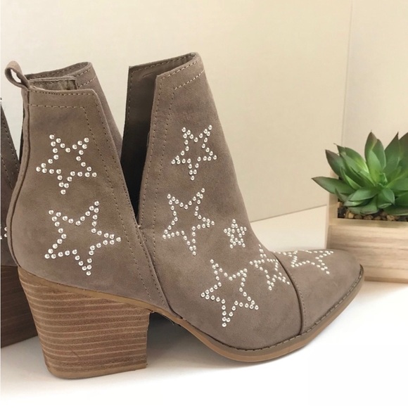 Carlos Santana Star Studded Tan Taupe Bootie Size 7.5 BNWOB - Picture 3 of 9